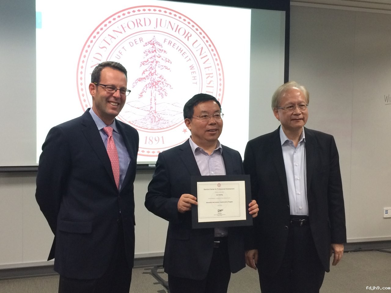 斯坦福大学学习取得证书与培训中心负责人合影